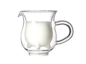 Stylový pohár na mléko a smetanu