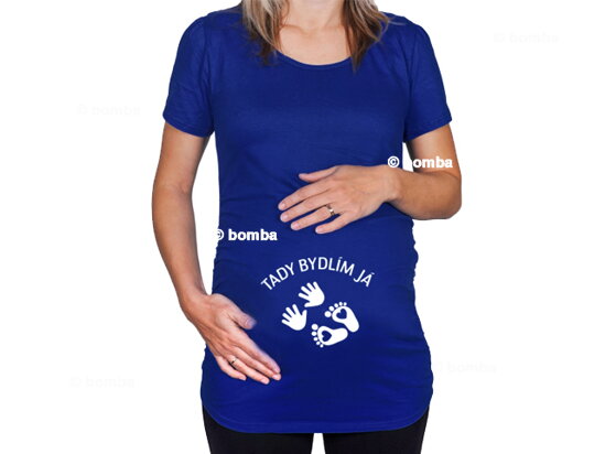 Modré těhotenské tričko s nápisem Tady bydlím já