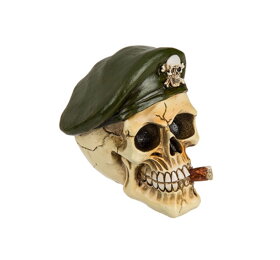 Dekorace lebka ve vojenské čepici II